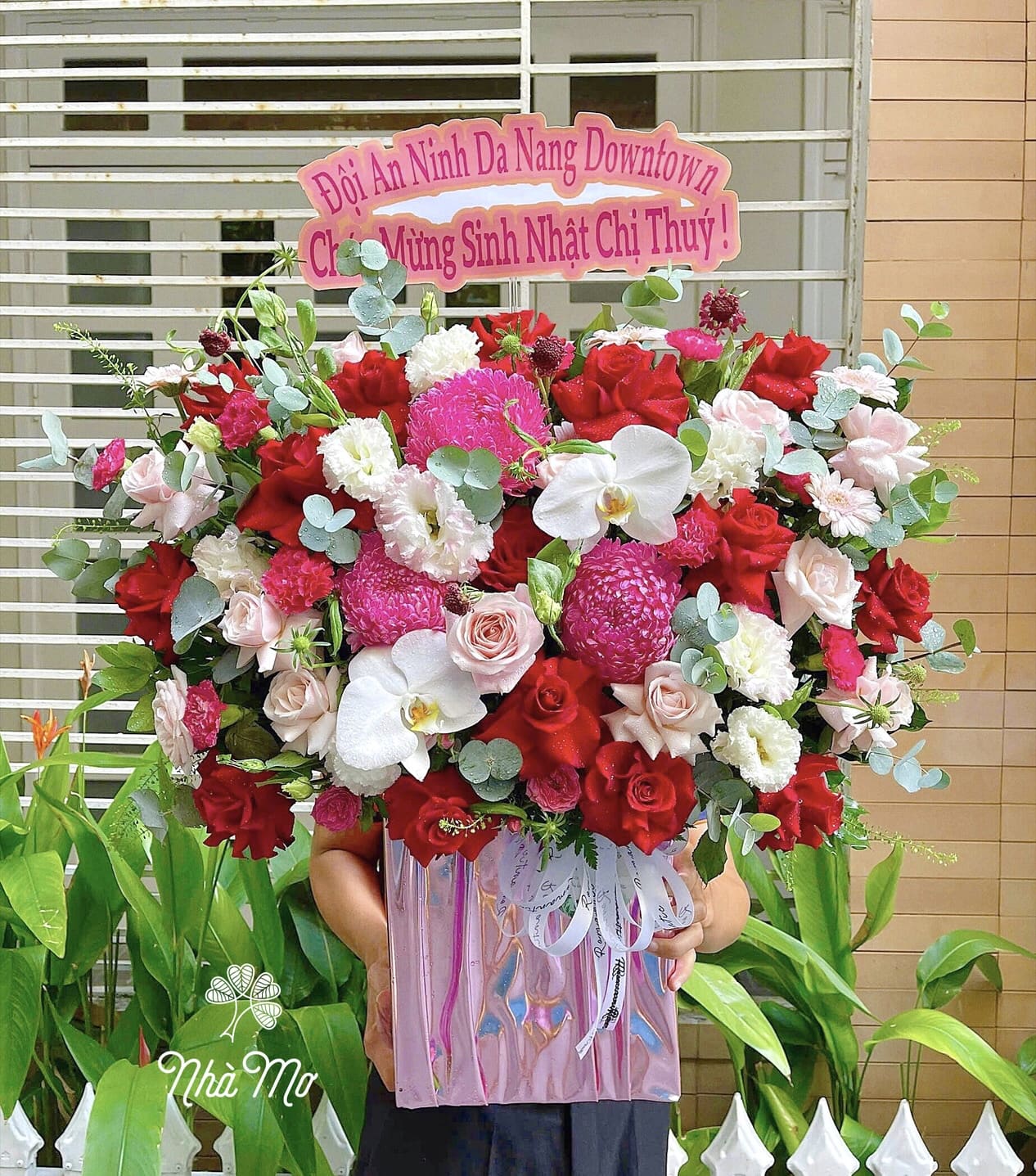 Giỏ hoa sinh nhật đẹp sang, ý nghĩa tặng bạn