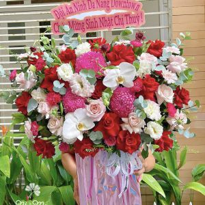 Giỏ hoa cúc mẫu đơn mix lan hồ điệp