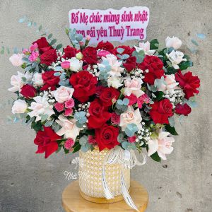 Giỏ hoa hồng tone đỏ - hồng